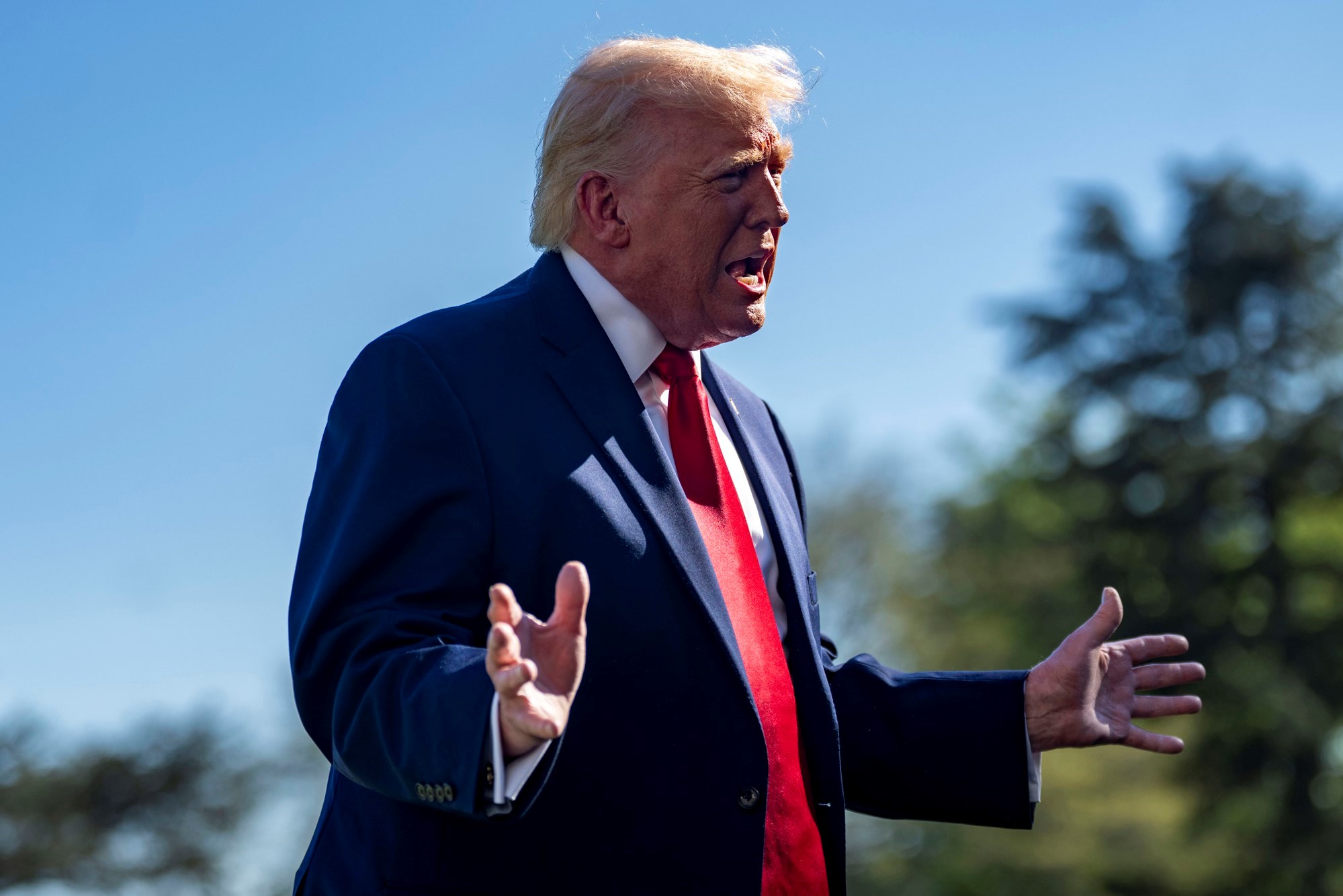 Trump prijeti Kini brutalnim carinama ako bude pomagala Iranu