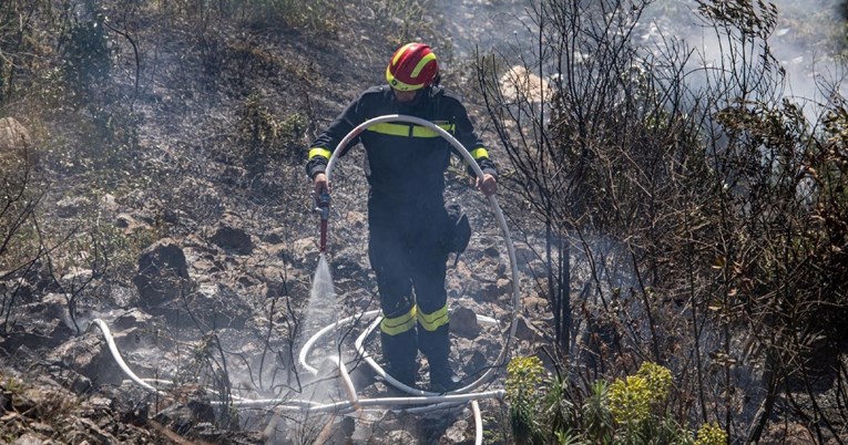 Više desetaka požara diljem Hercegovine. U opasnosti kuće kod Livna