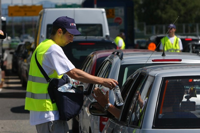 Za vikend će se dijeliti voda putnicima na četiri naplatne na autocestama