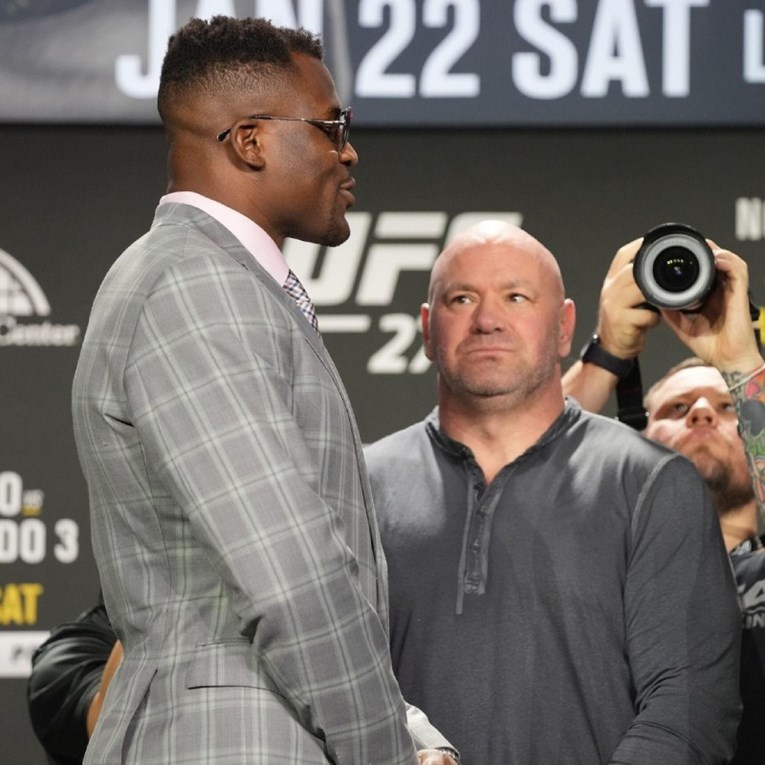 Dana White: Ngannou me zgrabio za majicu i gurnuo. Rekao sam mu "makni ruke s mene"