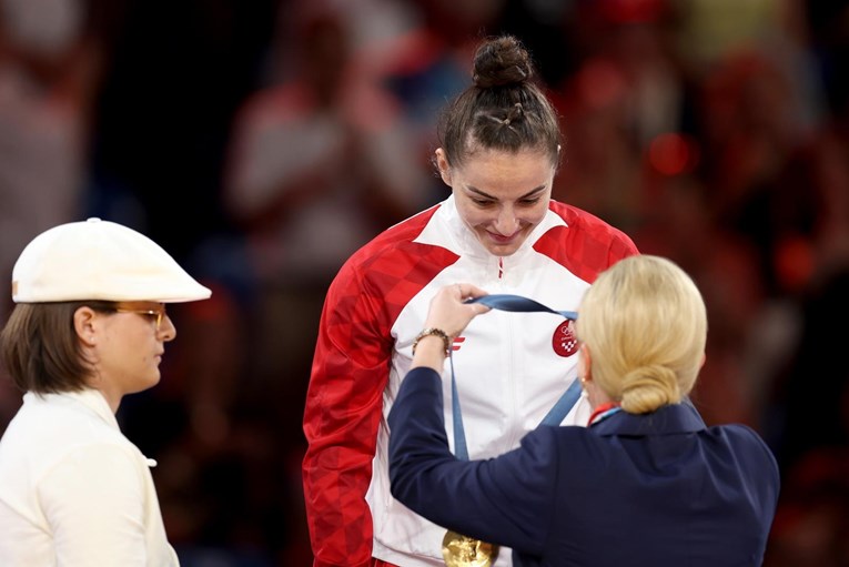 FOTO Kolinda s osmijehom na licu dodijelila zlatnu medalju Barbari Matić 