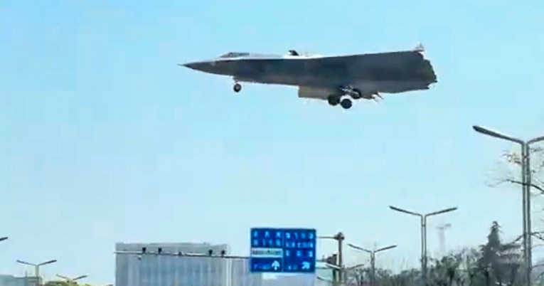 VIDEO Širi se snimka neobičnog kineskog borbenog aviona