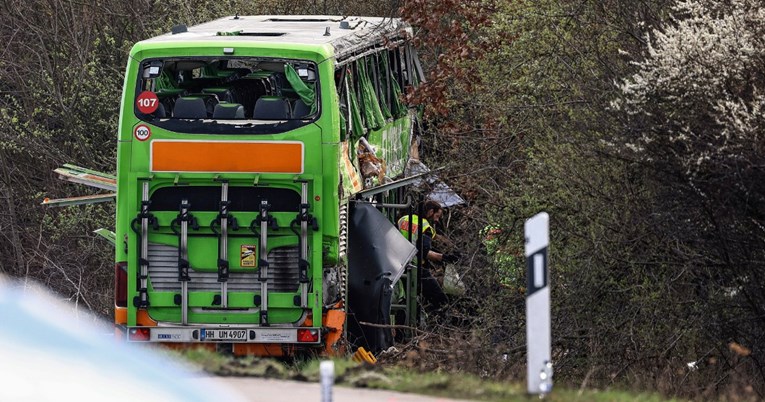 Dvije osobe poginule, četiri ozlijeđene u autobusnoj nesreći na istoku Njemačke