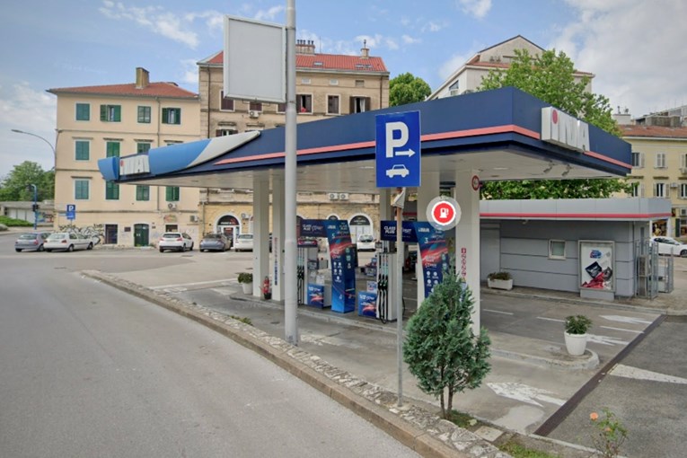 Radnik na benzinskoj uzimao podatke s kartica kupaca pa ukrao 82 tisuće kuna