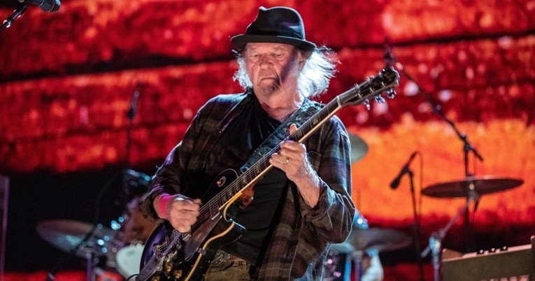Neil Young traži povlačenje svoje glazbe sa Spotifya: Birajte, ja ili Joe Rogan