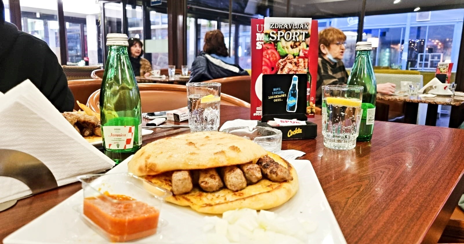 Mnogi tvrde da su ovo najbolji ćevapi u Zagrebu. Ova naša porcija sigurno nije