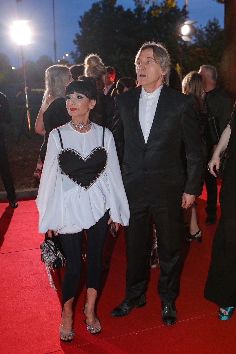 Matiji Vuici i njezinom partneru uništen auto u Zagrebu: "Vozač je pobjegao"