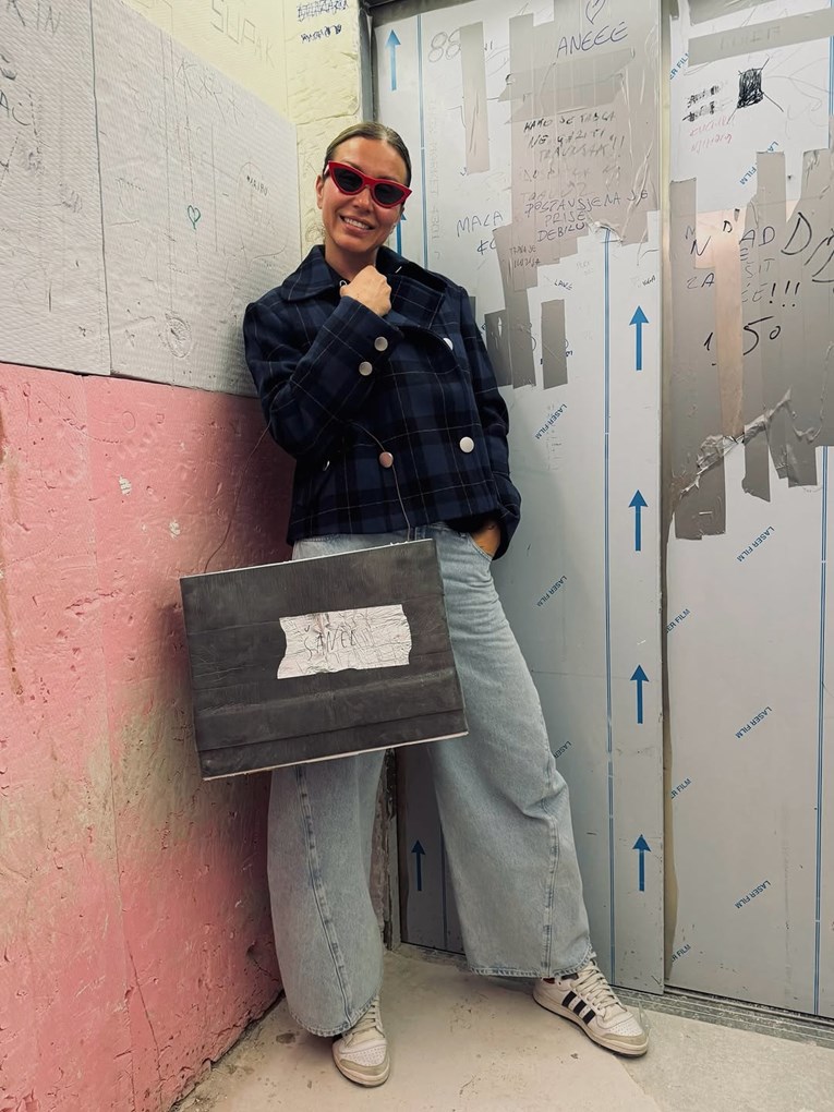 Ana Gruica u trapericama i tenisicama koje nikad ne izlaze iz mode