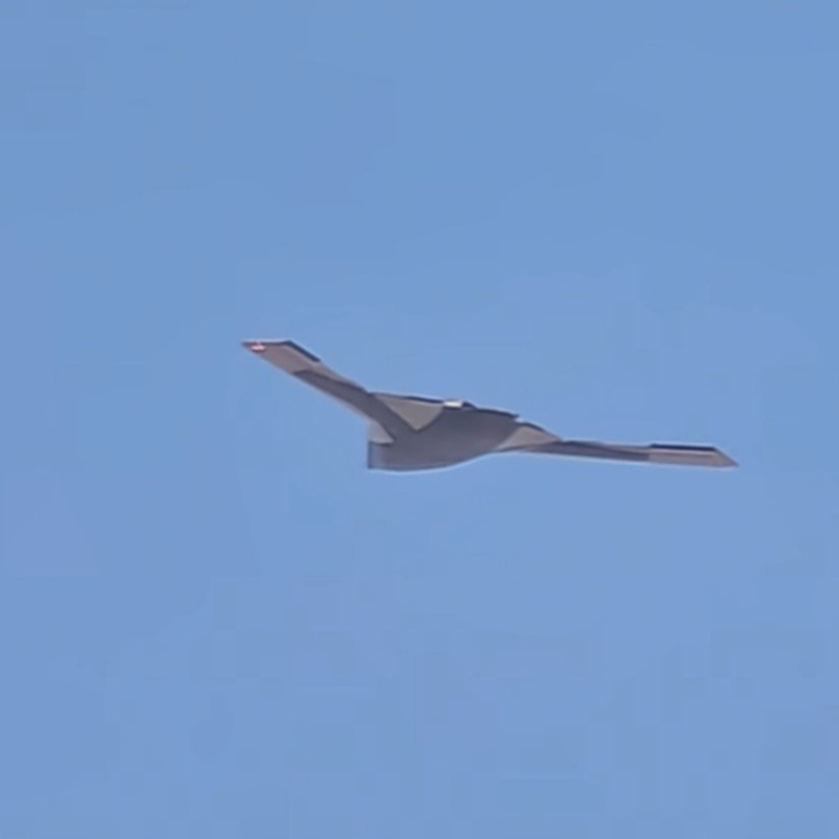 VIDEO Kineski divovski "nevidljivi" dron prvi put snimljen u letu?