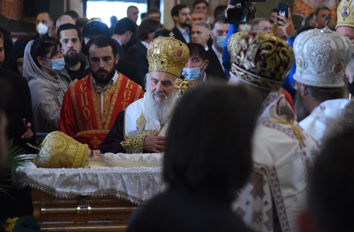 Irinej na respiratoru, prije 20 dana tiskao se uz leš Amfilohija koji je imao koronu