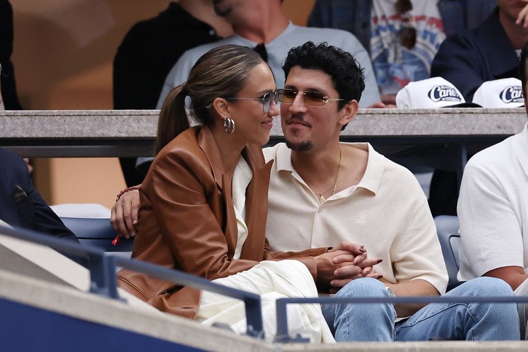 Jessica Alba potvrdila vezu s 12 godina mlađim glumcem