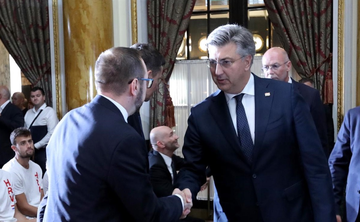 HDZ: Disfunkcionalni možemosi žele kao zmija noge sakriti dvije činjenice