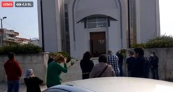 VIDEO Ispred crkve na splitskoj Sirobuji održana misa, župnik: Nastavit ću s misama