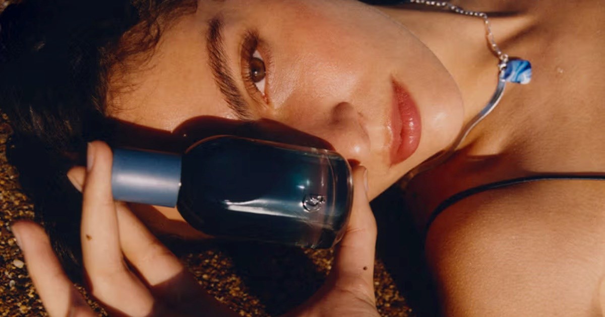 Glossier predstavlja novi parfem You Soie nadahnut suncem
