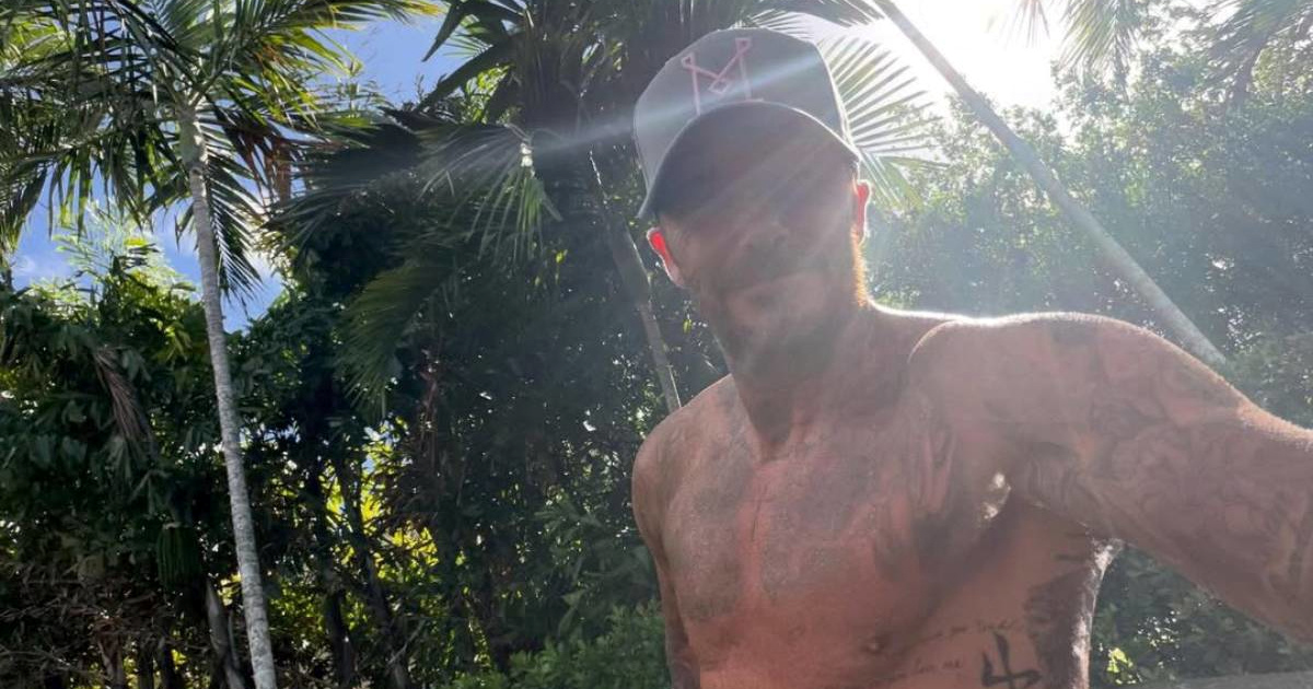 David Beckham bez majice pokazao mišiće i tetovaže, Victoria ga javno nahvalila