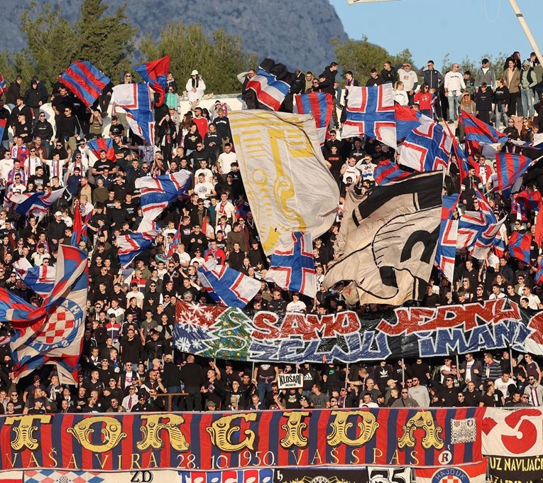 Pogledajte kako je Torcida vrijeđala Crvenu zvezdu