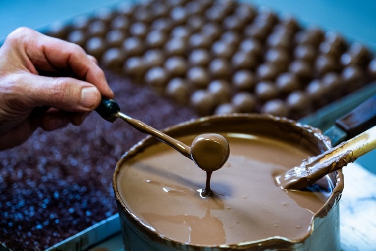 Kemikalija u tamnoj čokoladi mogla bi usporiti starenje. "Vrlo uzbudljivo otkriće"