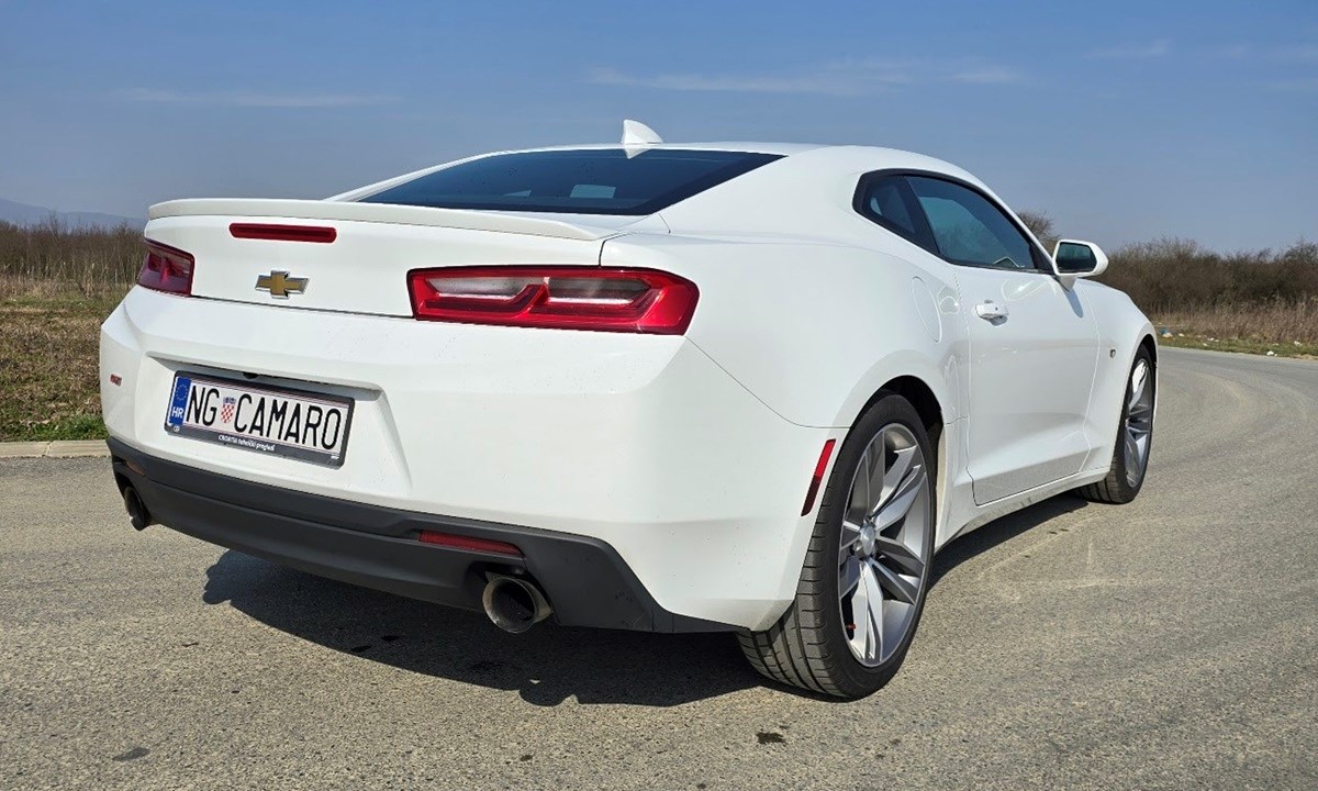 Najbolji auto oglasi: Chevrolet Camaro RS 2.0 ikona za samo 28.000 eura