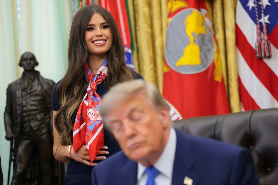 Ljudi su uvjereni da je djevojka Trumpa budila skrivenim uređajem. Javila se