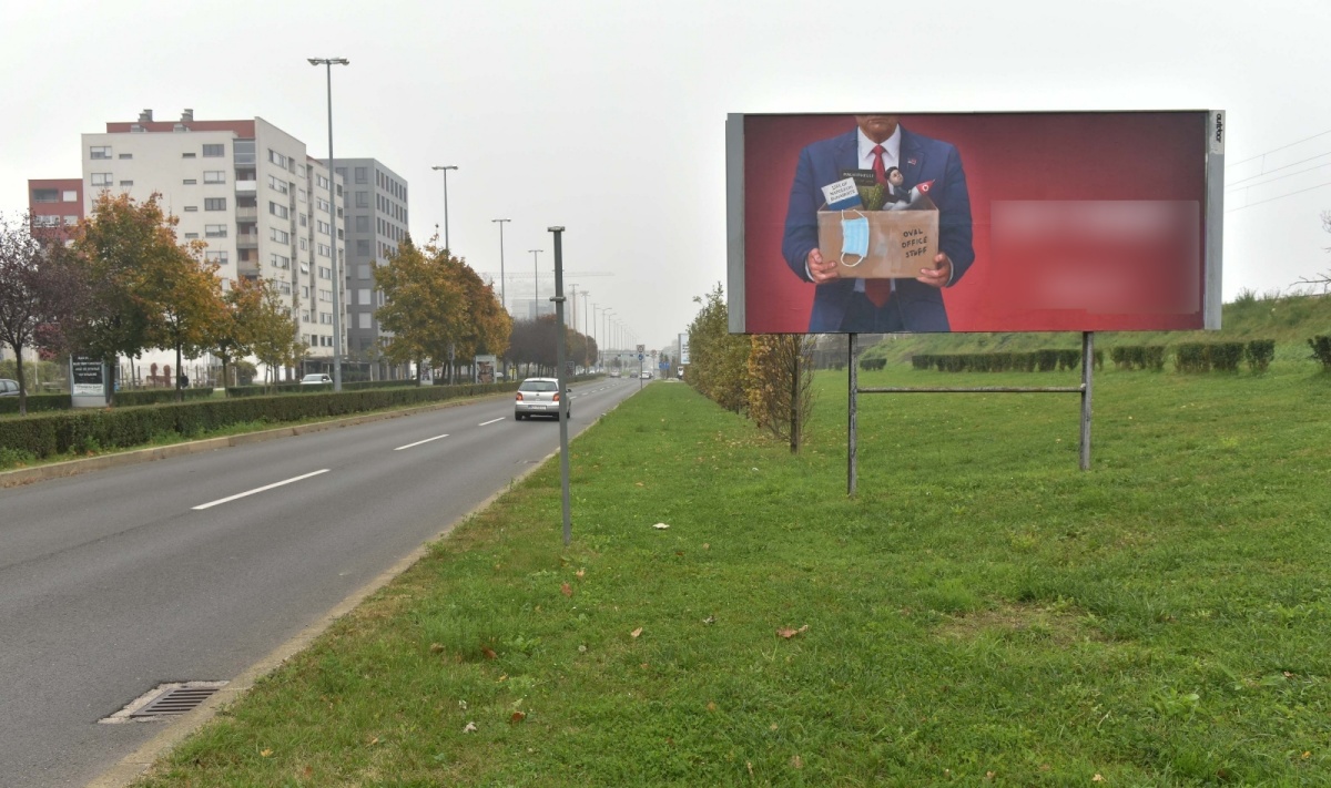 Pogledajte što piše na jumbo plakatu hrvatske firme na kojemu Trump odlazi iz ureda