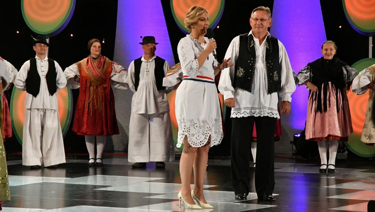 Ipak se vraća emisija Lijepom našom, i dalje će je voditi Branko Uvodić