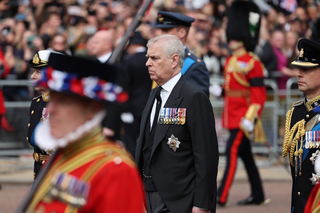 Što odricanje od titula znači za princa Andrewa i njegove kćeri?