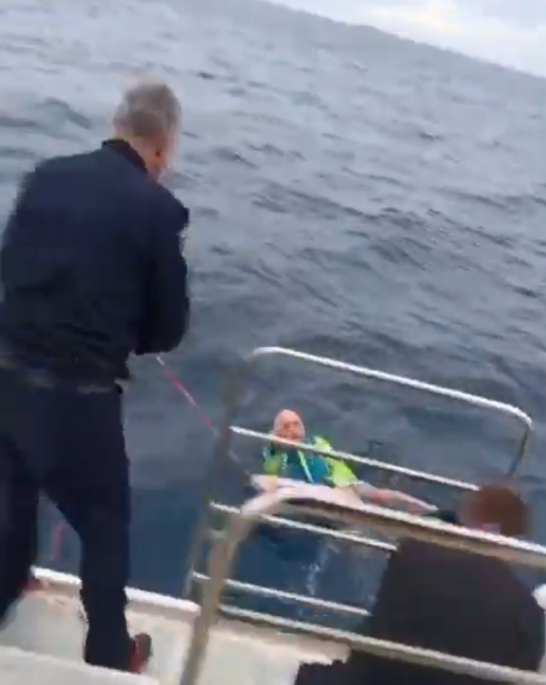 VIDEO Policija kod Primoštena spasila njemačkog kajakaša, bio je na izmaku snaga