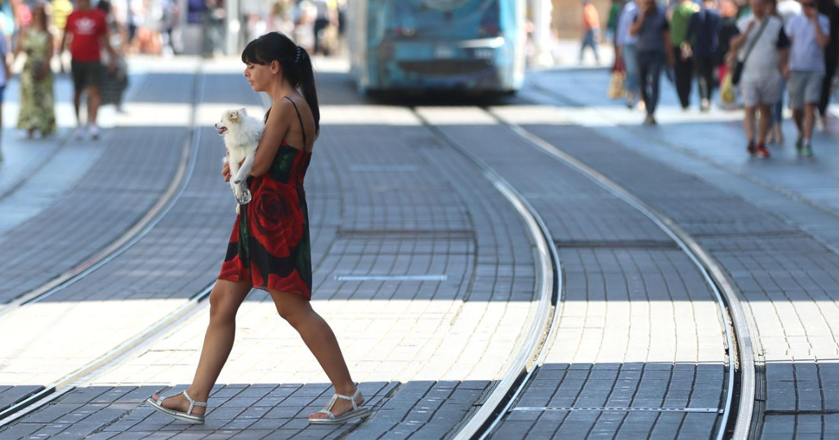 Uživali u sunčanom danu: Zagrepčani s ljubimcima prošetali centrom grada