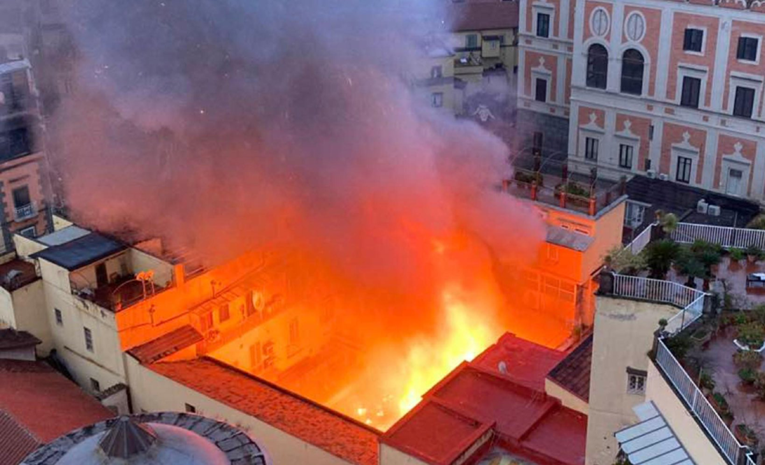 U bogatoj četvrti Napulja izgorjelo čuveno kazalište: "Duboka rana za povijest grada"