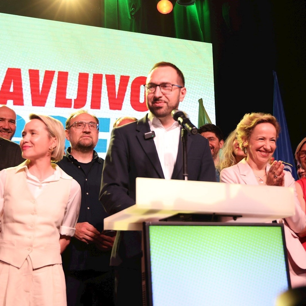 VIDEO Tomašević krenuo održati govor pa naglo zastao kad je ugledao njih dvoje...