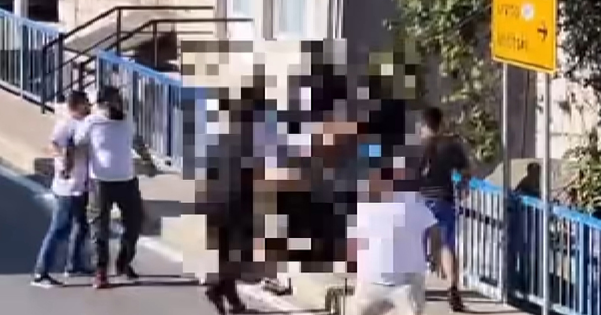 VIDEO Skupina muškaraca tukla dvojicu u Trilju. Policija: Priveli smo ih osam