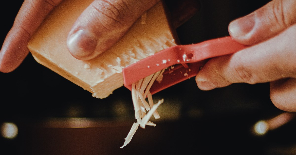 Zamijenite cheddar parmezanom i uštedite na kalorijama