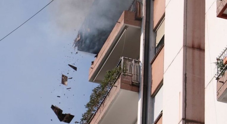 VIDEO Zapalio se stan u Beogradu. Djevojčica ostala zatočena na balkonu na 10. katu