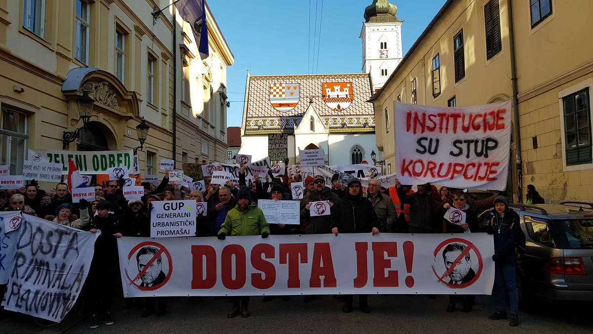 Prosvjed protiv GUP-a, Bandić došao okružen redarima pa se naljutio