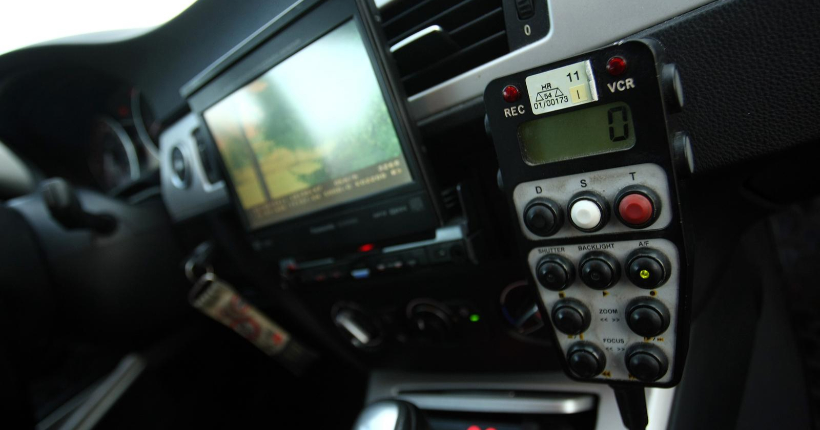 Mladić pijan jurio 109 km/h gdje je ograničenje 50. Pogledajte kaznu