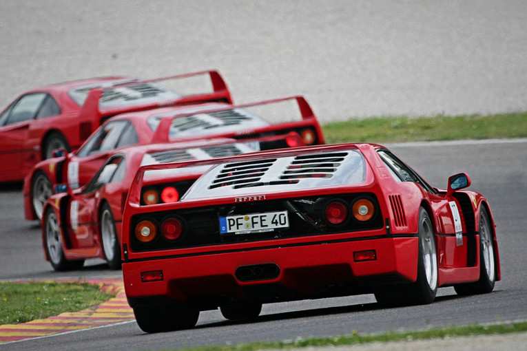 Kakav je to Ferrari koji je snimljen kako pretječe kolonu kod Pelješkog mosta