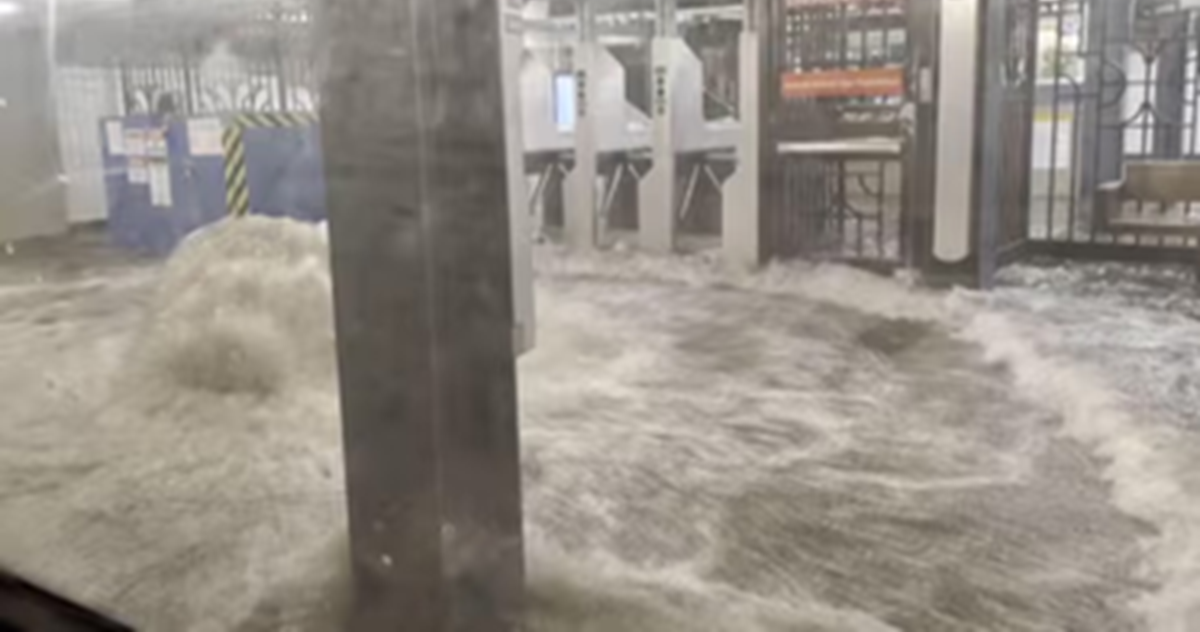 VIDEO New York pod vodom, putnici u podzemnoj ostali zarobljeni