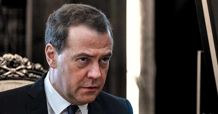 Medvedev prijeti: Vidjet ćete kako Zemlja gori, a cement se topi