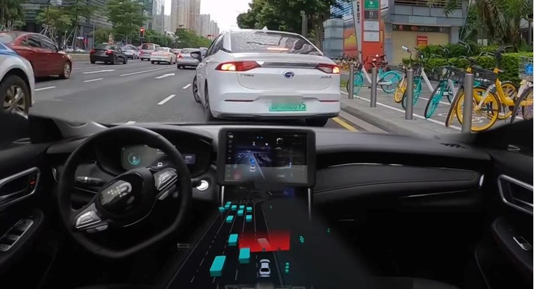 VIDEO U Kini mogu legalno voziti automobili bez vozača, evo kako to izgleda