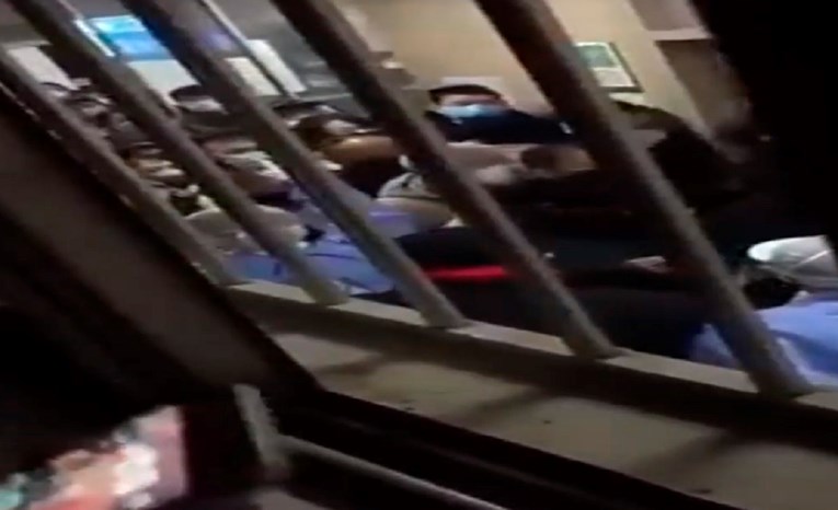 Širi se snimka iz Kine, pokazuje paniku i bijes u pretrpanoj bolnici