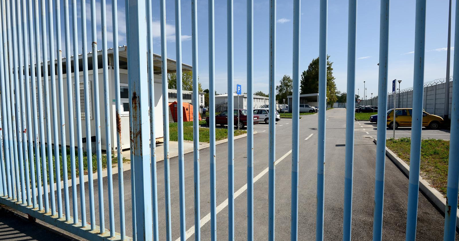 Osuđivani Afganistanac deportiran iz Austrije u Hrvatsku. Oglasio se MUP