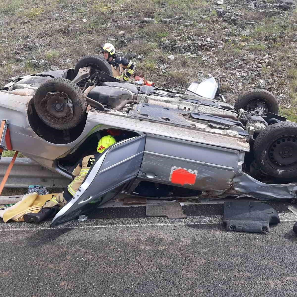 FOTO Rovinjski vatrogasci iz prevrnutog auta izvlačili vozača
