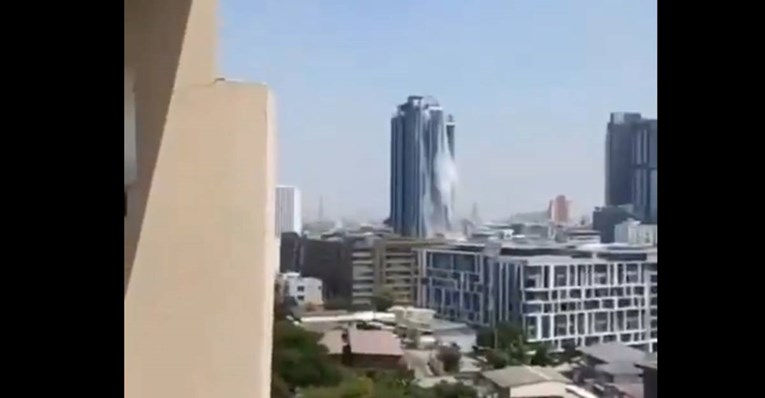 Voda se izlijevala iz bazena na vrhu nebodera u Bankgoku, pogledajte snimku