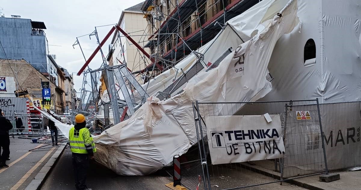 Srušila se ogromna skela u centru Zagreba. Radnici kroz prozore skakali u zgradu