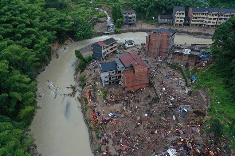 Tajfun u Kini odnio najmanje 28 života, 20 ljudi smatra se nestalima
