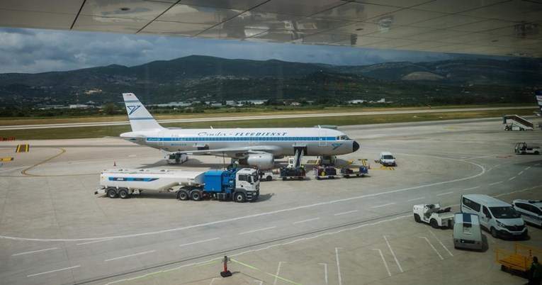 Avion sa 117 putnika prisilno sletio u Splitu, pozvani vatrogasci