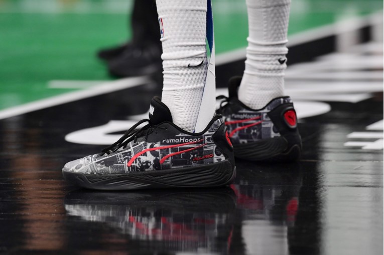 Hit NBA lige igra s pomagalom bez kojeg ne bi mogao potrčati. Nezaustavljivo zabija