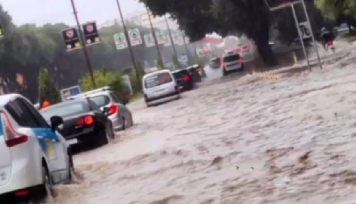 U Splitu palo više kiše nego što padne u cijelom mjesecu. Poplavile ulice i kuće