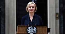 Britanska premijerka dala ostavku. Niz reakcija, stižu i iz Rusije