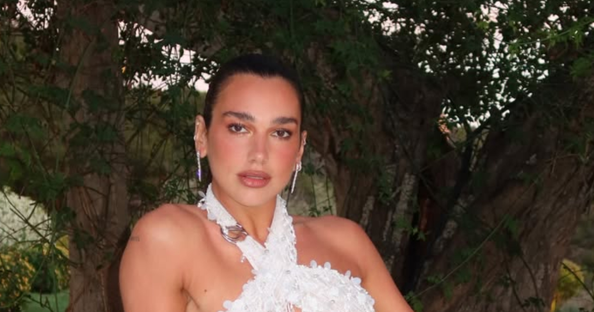 Dua Lipa nosila minijaturni top i prozirnu suknju, nakit je priča za sebe